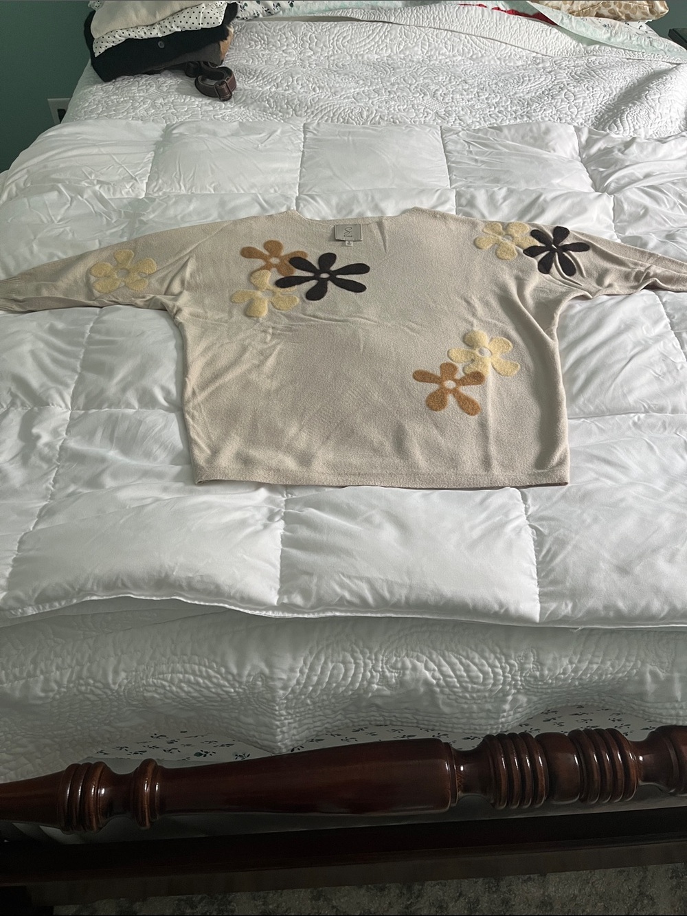 Women's Cream slight boatneck Sweater with Floral Appliqué